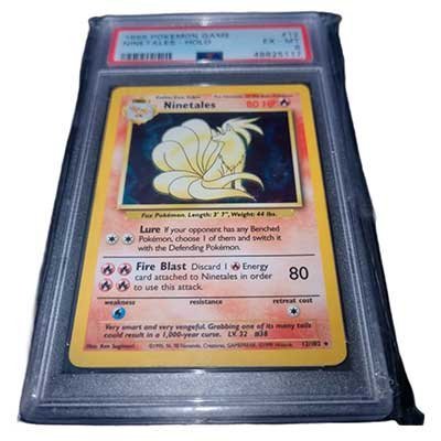 Carta Pokémon gradeada por PSA dentro de su slab protector